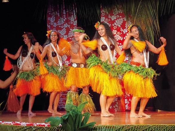 Paul Gauguin Cruises MS Paul Gauguin Le Grand Salon Entertainment 6 ©Paul Gauguin Cruises.jpg